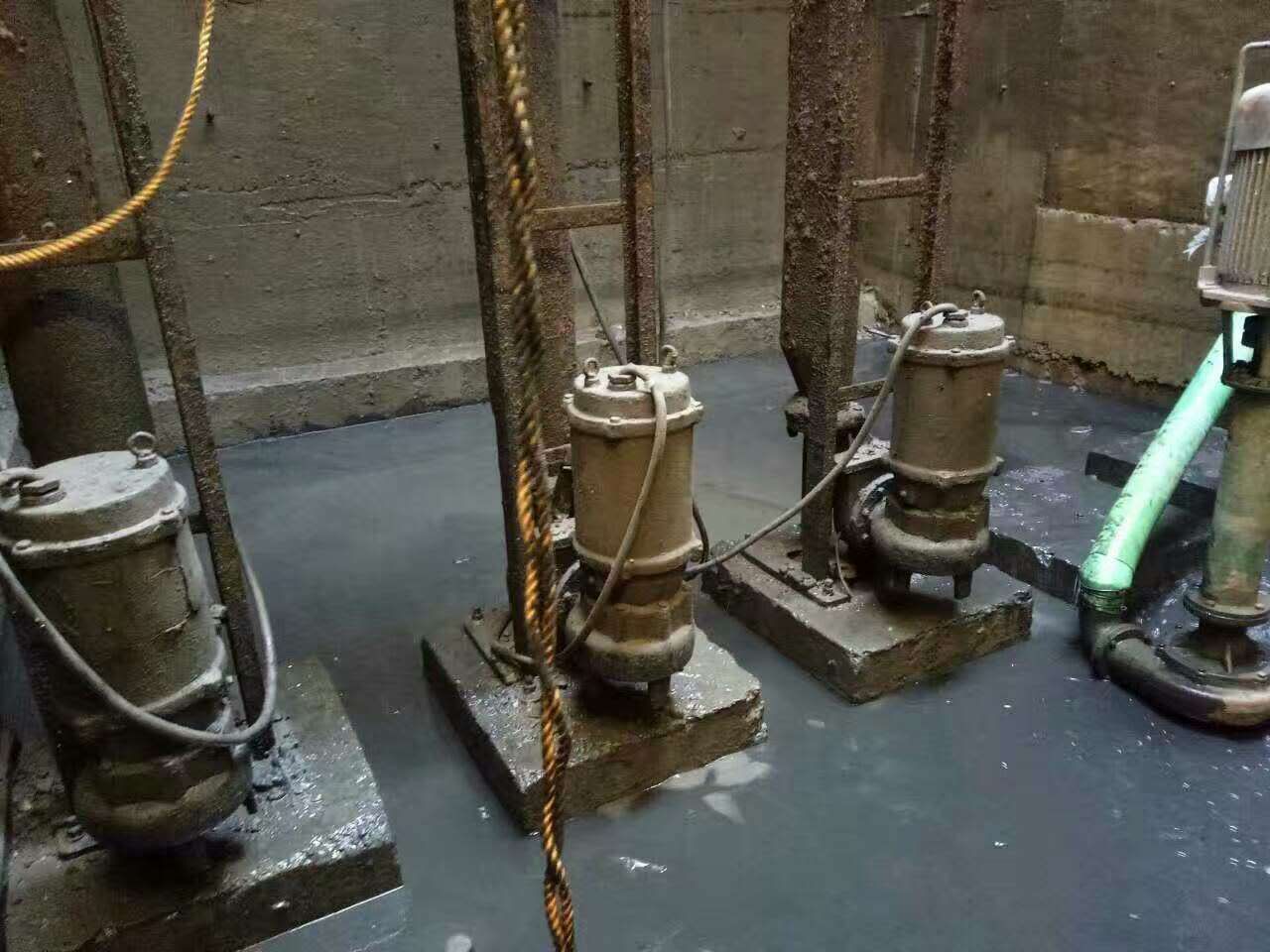 昌江污水池清理